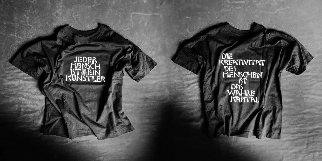 T-Shirts: typografische Motive als tragbare Schriftanwendung
